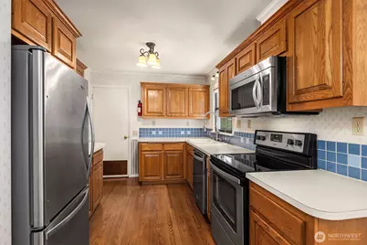 20820 Hillcrest Place, Edmonds, WA 98026 - Photo 9