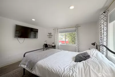 11310 5th Avenue NE, Seattle, WA 98125 - Photo 7
