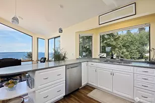 330 Susana Dr, Freeland, WA 98249 - Photo 5