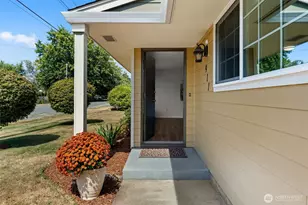 911 11th St NW, Puyallup, WA 98371 - Photo 3