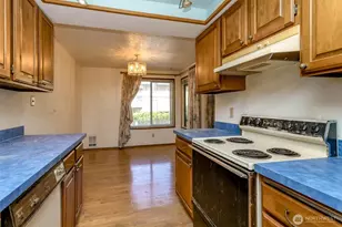 132 N 132nd St, Seattle, WA 98133 - Photo 11