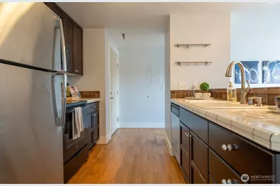 209 N 39th Street #304, Seattle, WA 98103 - Photo 9