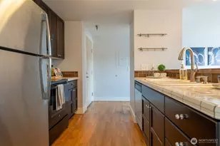 209 N 39th St, Seattle, WA 98103 - Photo 9