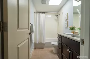 209 N 39th St, Seattle, WA 98103 - Photo 13