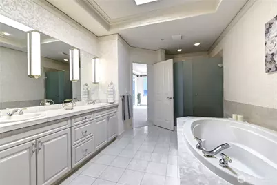 528 Lake Street S #A201, Kirkland, WA 98033 - Photo 27