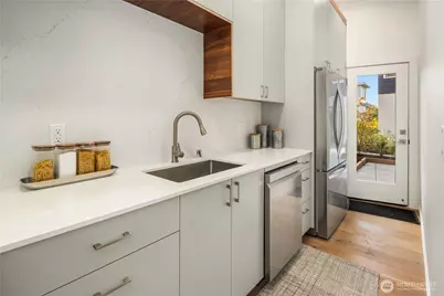 627 13th Avenue E, Seattle, WA 98102 - Photo 9