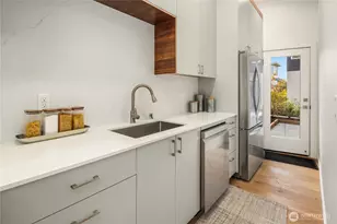 627 13th Ave E, Seattle, WA 98102 - Photo 9