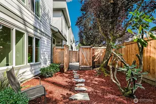 13717 Linden Ave N, Seattle, WA 98133 - Photo 3