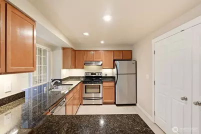 10016 NE 120th Lane #F201, Kirkland, WA 98034 - Photo 13