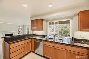 10016 NE 120th Ln, Kirkland, WA 98034 - Photo 15