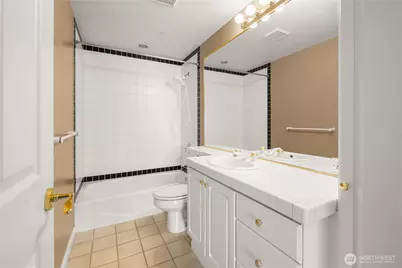 3300 Meridian Avenue N #302, Seattle, WA 98103 - Photo 21