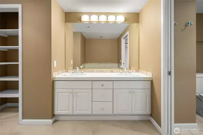 3300 Meridian Avenue N #302, Seattle, WA 98103 - Photo 17