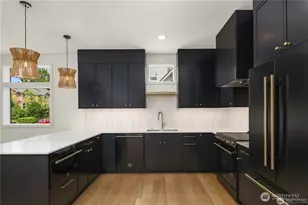 3636 Greenwood Ave N, Seattle, WA 98103 - Photo 9