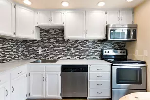 610 Aloha St, Seattle, WA 98109 - Photo 11