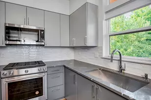 3219 Fuhrman Ave E, Seattle, WA 98102 - Photo 11