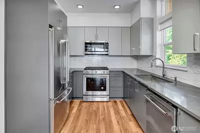 3219 Fuhrman Avenue E, Seattle, WA 98102 - Photo 9