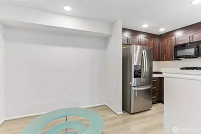 921 Westridge Way NE #304, Issaquah, WA 98029 - Photo 15