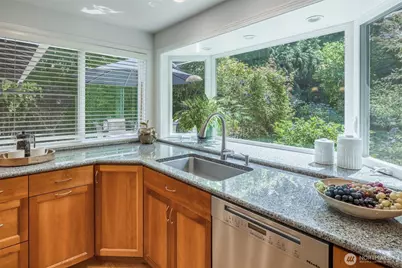 12617 NE 5th Street, Bellevue, WA 98005 - Photo 7
