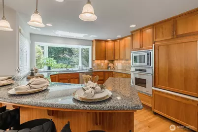 12617 NE 5th Street, Bellevue, WA 98005 - Photo 11