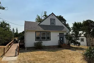 115 W 2nd St, Waitsburg, WA 99361 - Photo 1
