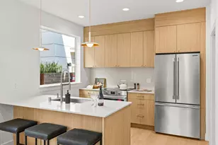 4326 Woodlawn Ave N, Seattle, WA 98103 - Photo 9