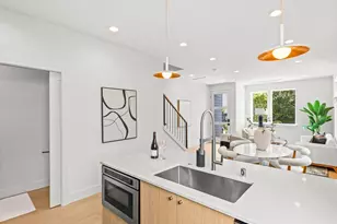 4326 Woodlawn Ave N, Seattle, WA 98103 - Photo 13