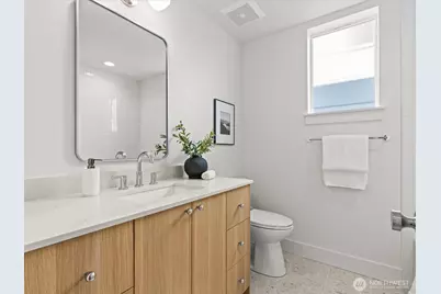 4326 Woodlawn Avenue N #B, Seattle, WA 98103 - Photo 23