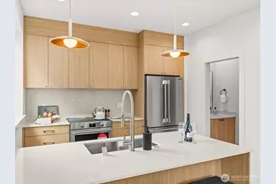 4326 Woodlawn Avenue N #B, Seattle, WA 98103 - Photo 11