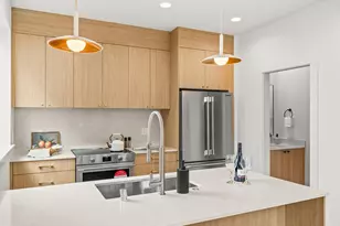 4326 Woodlawn Ave N, Seattle, WA 98103 - Photo 11