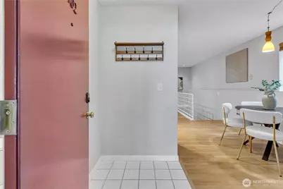 952 N 35th Street #102, Seattle, WA 98103 - Photo 7