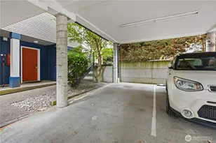 952 N 35th St, Seattle, WA 98103 - Photo 5