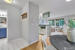 952 N 35th St, Seattle, WA 98103 - Photo 9