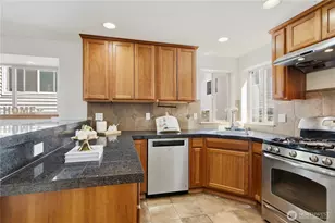 12316 33rd Ave NE, Seattle, WA 98125 - Photo 15