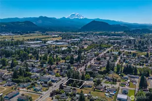 1627 McHugh Ave, Enumclaw, WA 98022 - Photo 1