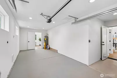 12038 N Park Avenue N, Seattle, WA 98133 - Photo 23