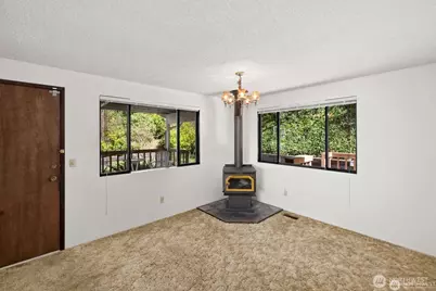 7821 East Side Drive NE, Tacoma, WA 98422 - Photo 9