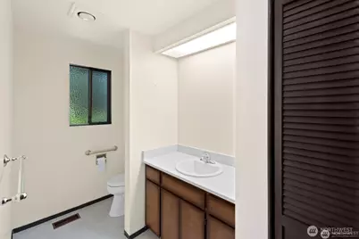 7821 East Side Drive NE, Tacoma, WA 98422 - Photo 15