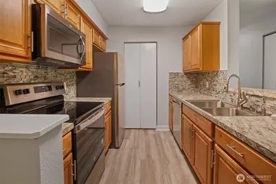 12423 Harbour Pointe Boulevard #V202, Mukilteo, WA 98275 - Photo 5
