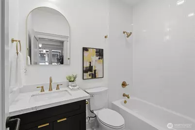 1721 3rd Avenue N, Seattle, WA 98109 - Photo 13