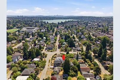 8815 Densmore Avenue N #B, Seattle, WA 98103 - Photo 3