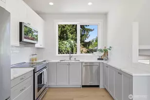 8815 Densmore Ave N, Seattle, WA 98103 - Photo 11