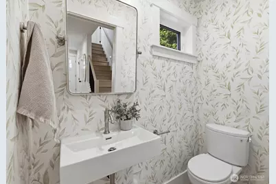 8817 Densmore Avenue N, Seattle, WA 98103 - Photo 15
