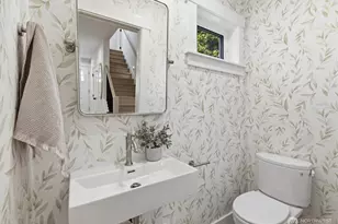 8817 Densmore Ave N, Seattle, WA 98103 - Photo 15