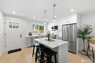 8817 Densmore Ave N, Seattle, WA 98103 - Photo 5
