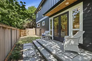 8817 Densmore Ave N, Seattle, WA 98103 - Photo 11