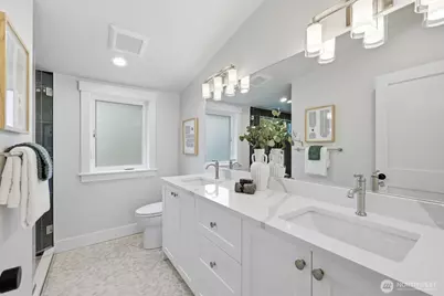 8817 Densmore Avenue N, Seattle, WA 98103 - Photo 19