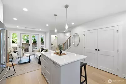8817 Densmore Avenue N, Seattle, WA 98103 - Photo 7
