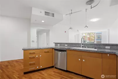 1188 106th Avenue NE #324, Bellevue, WA 98004 - Photo 9