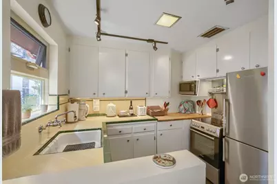 503 B E Harrison Street, Seattle, WA 98102 - Photo 15