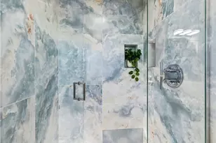 332 NE Elk Pl, Seattle, WA 98115 - Photo 17